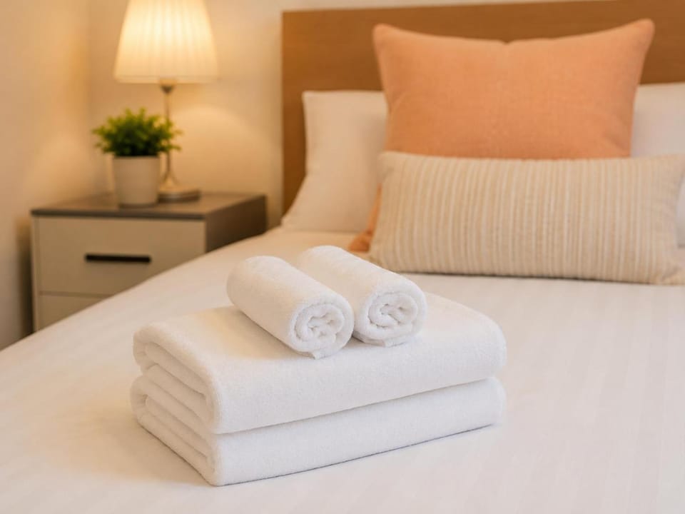 Bedroom, towels