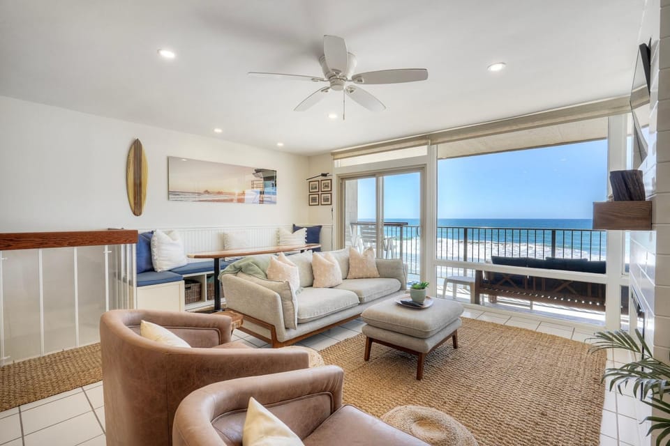 Oceanfront 2BR - Private Patio - Steps to Beach Apartment in Carlsbad