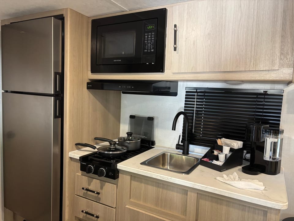 Cozy Private RV Near Universal Studios - Easy Check-in House in Orlando