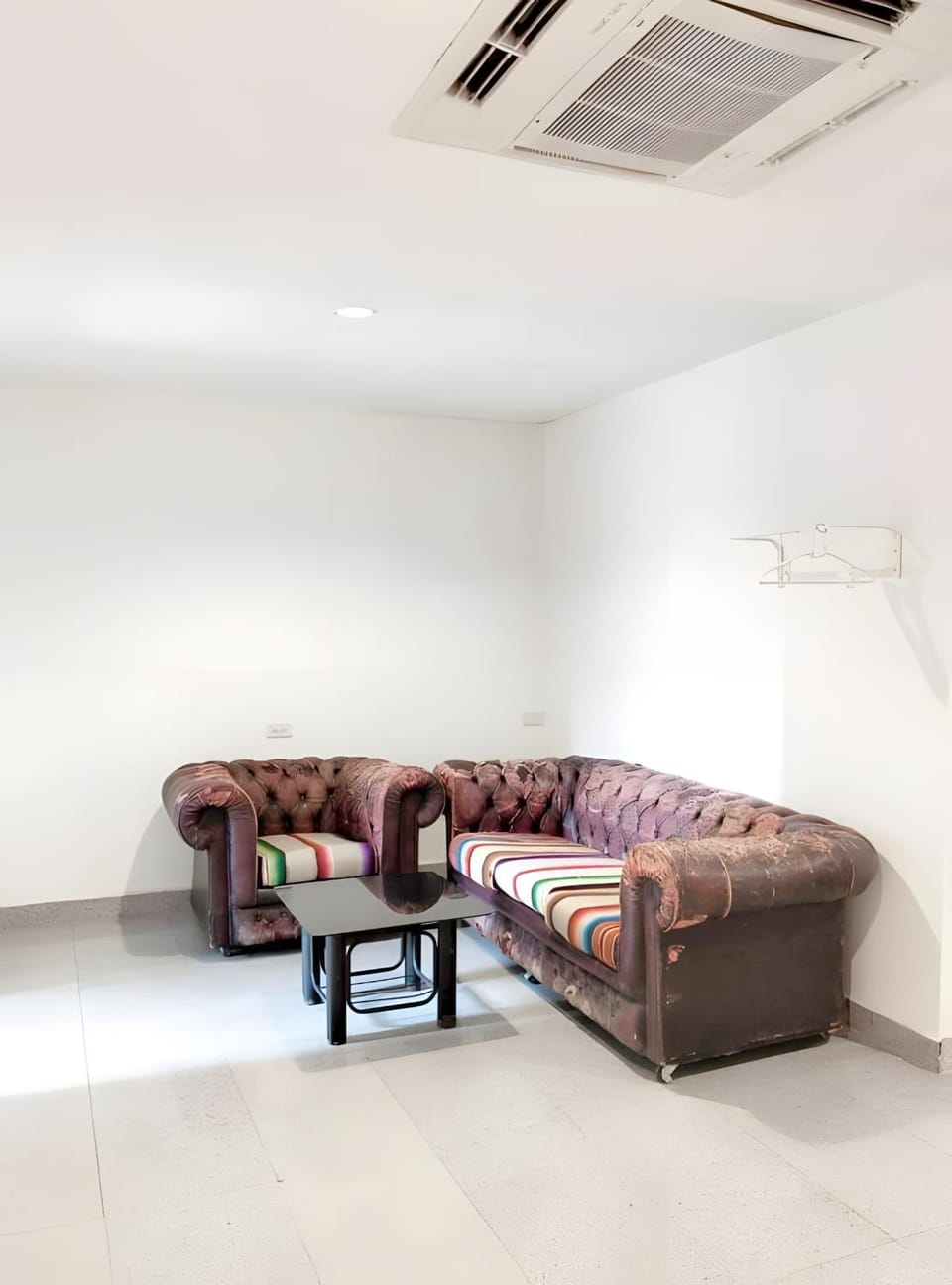 Bed, Photo of the whole room, Seating area, Bedroom
