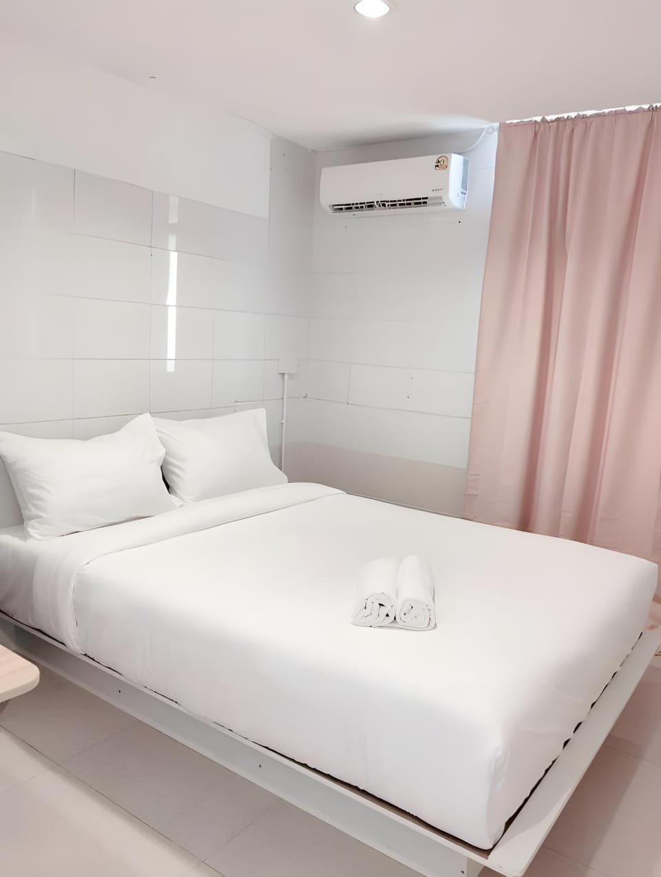 Bed, Photo of the whole room, Bedroom, towels, air conditioner