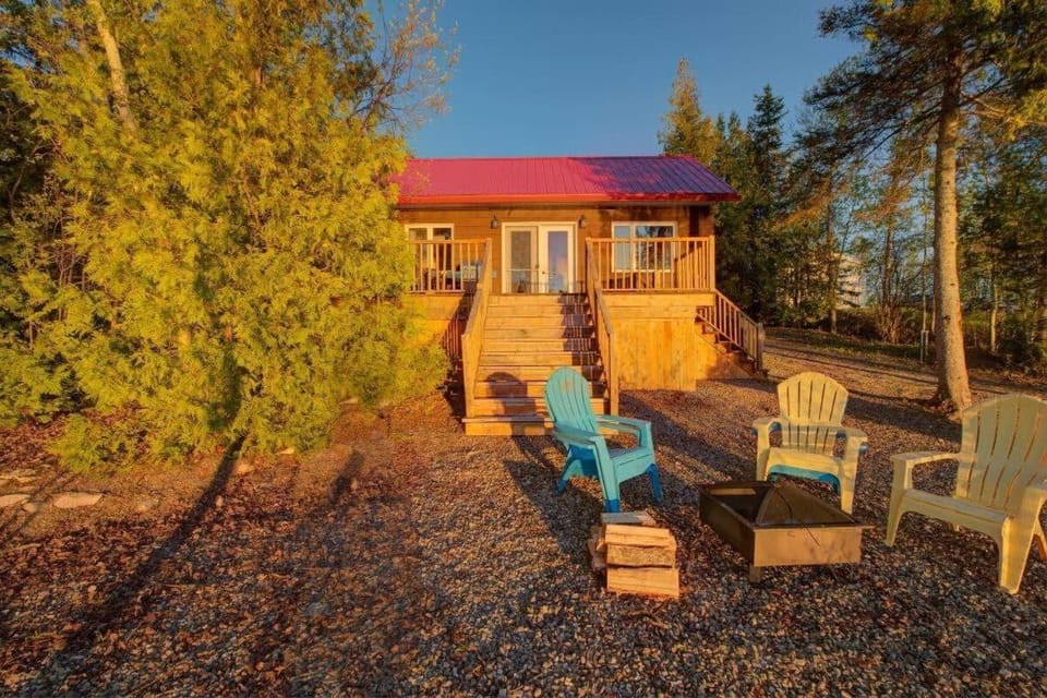 Le Huard - Lakefront & Private Dock Chalet in Newfoundland and Labrador