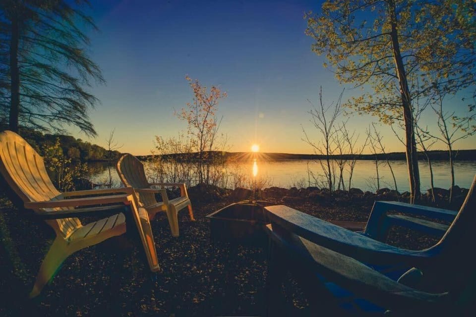 Le Huard - Lakefront & Private Dock Chalet in Newfoundland and Labrador