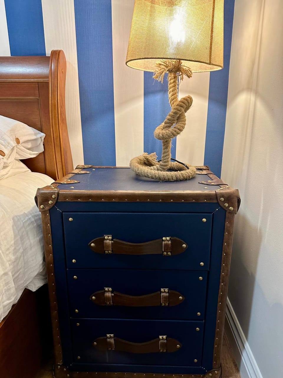 Central Apartment - 2 King beds - Nautical Theme Apartment in Ayr