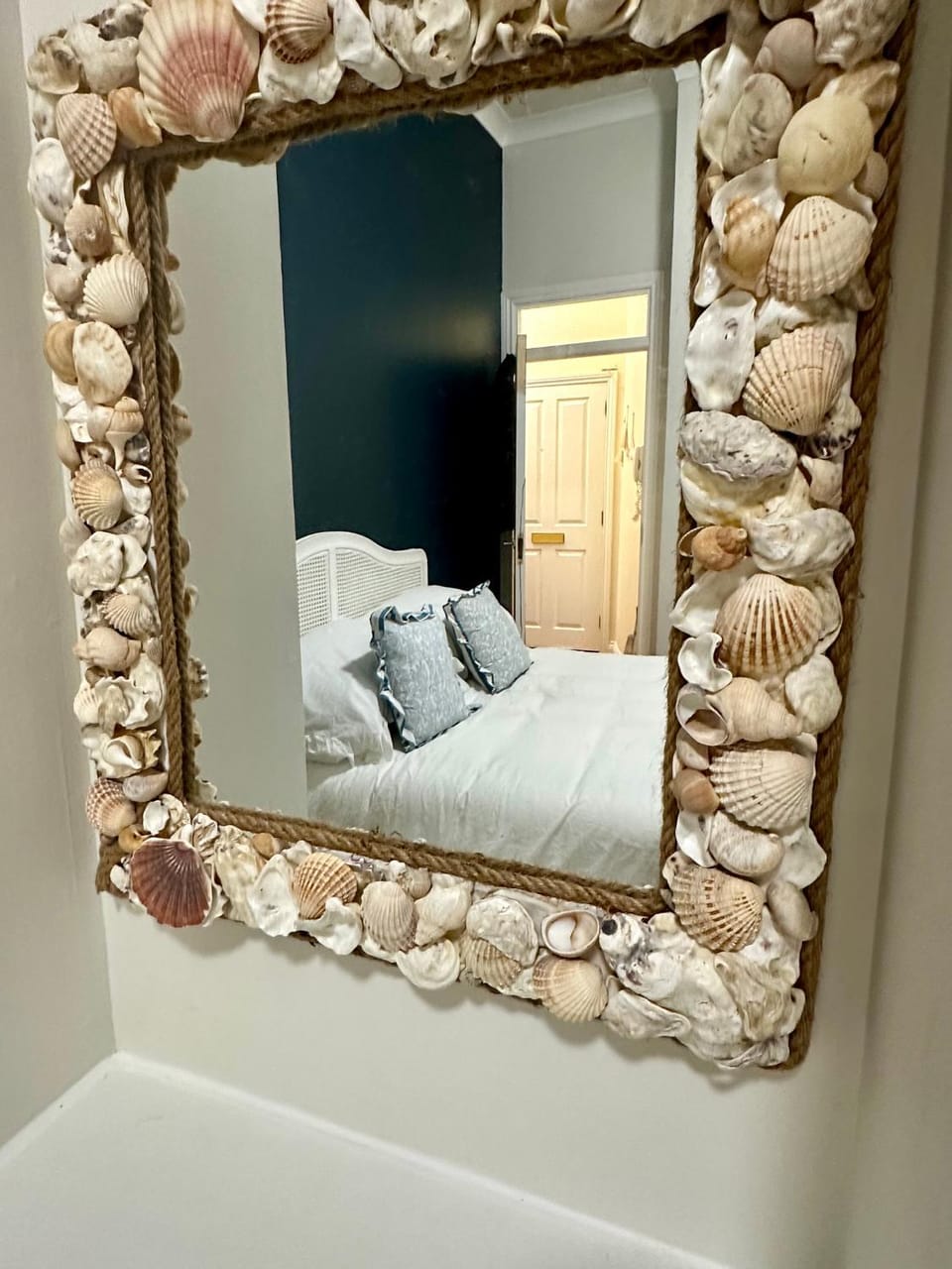 Central Apartment - 2 King beds - Nautical Theme Apartment in Ayr