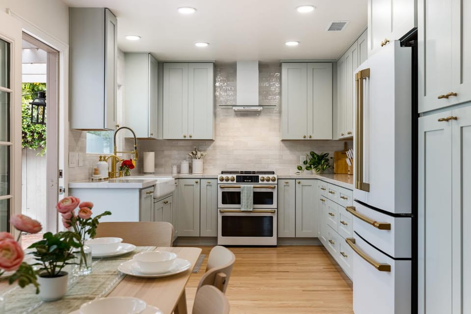 Newly Remodeled Coastal Cottage Steps to Beach House in La Jolla