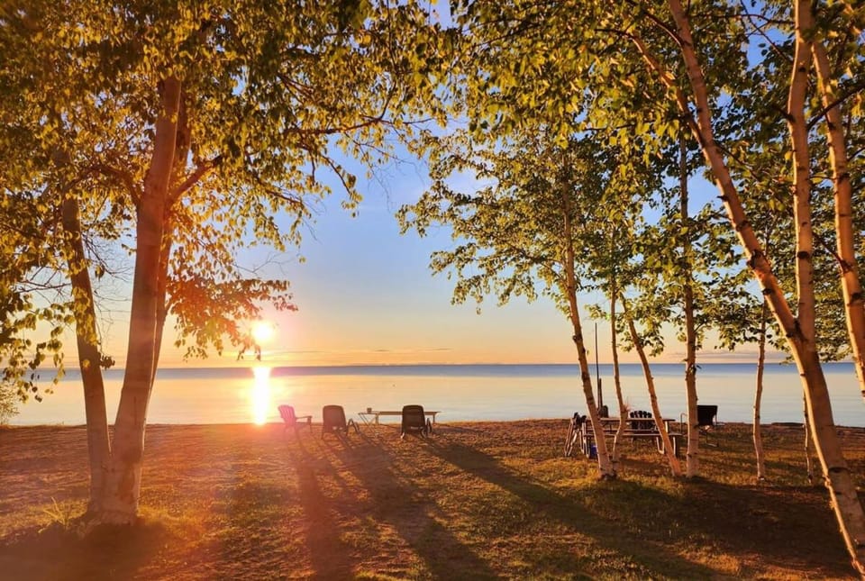 Le Betula - Nature Escape with Private Beach Chalet in La Tuque