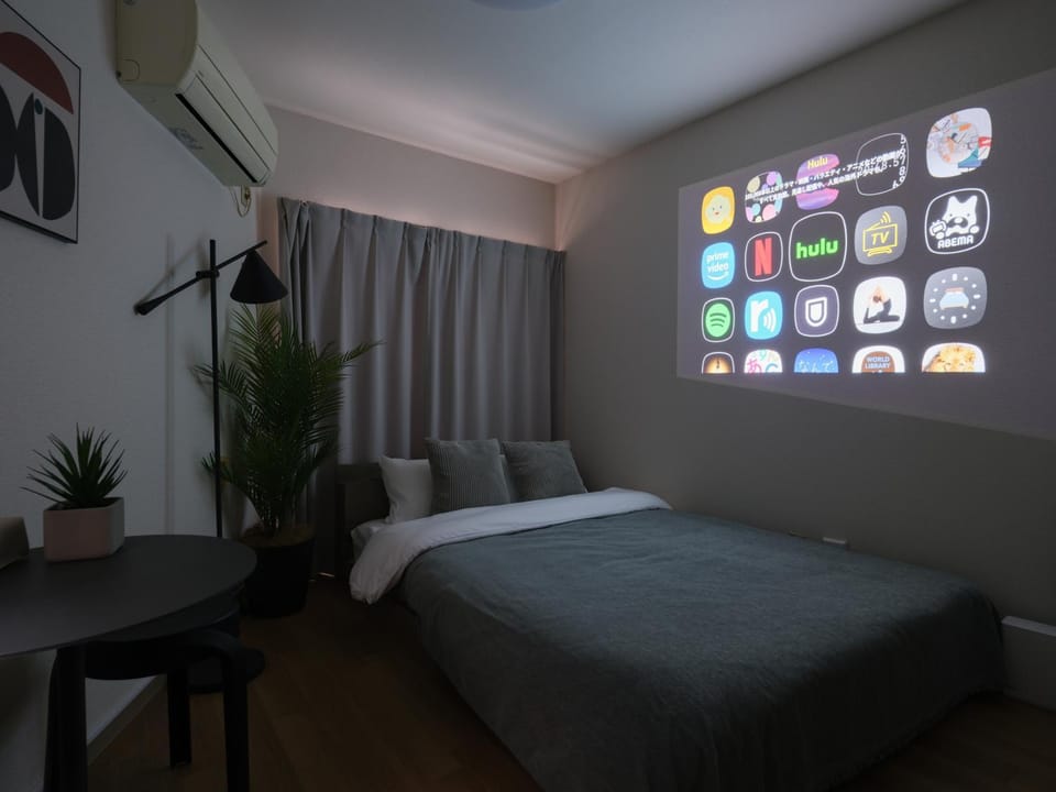 Bed, TV and multimedia, Dining area, Bedroom, air conditioner