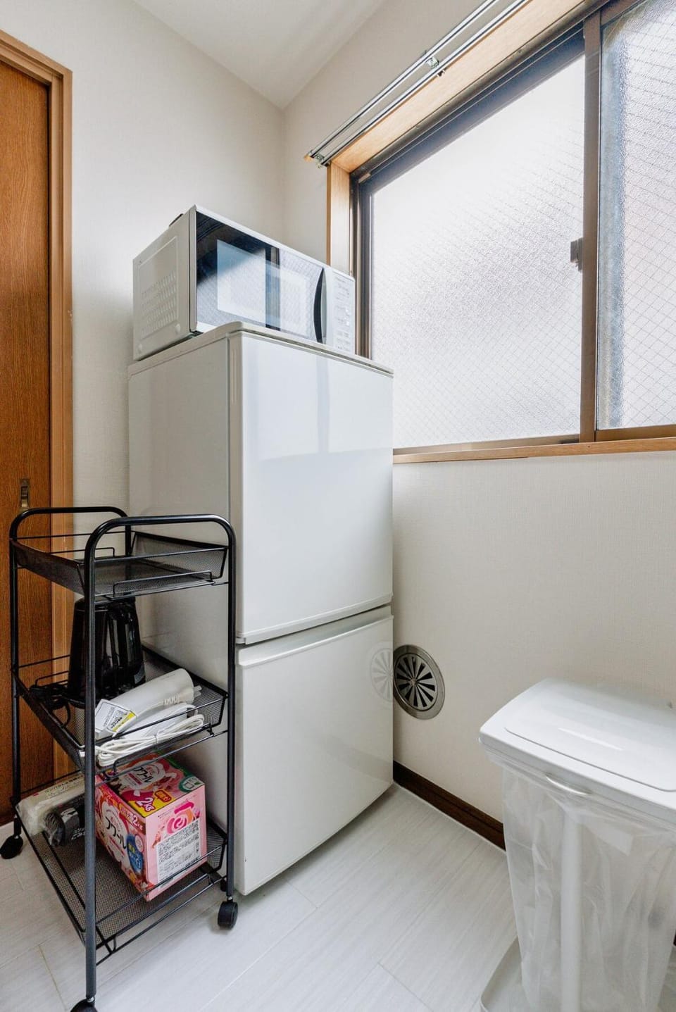 Kitchen or kitchenette, hair dryier, microwave, minibar