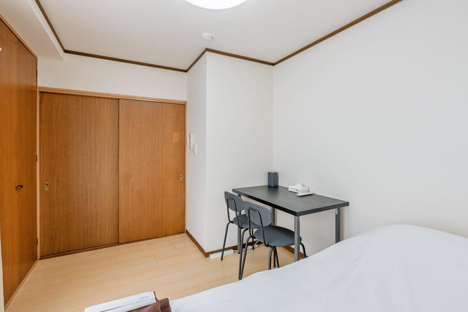 Hot Tub, Photo of the whole room, Dining area, furniture, heating, internet, microwave, storage, stove, towels, laundry, washing machine, kitchen, air conditioner