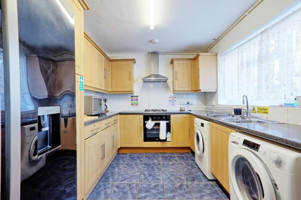 Bright & Spacious 2BR Retreat in Tilbury House in Grays