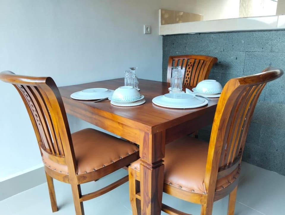 Seating area, Dining area
