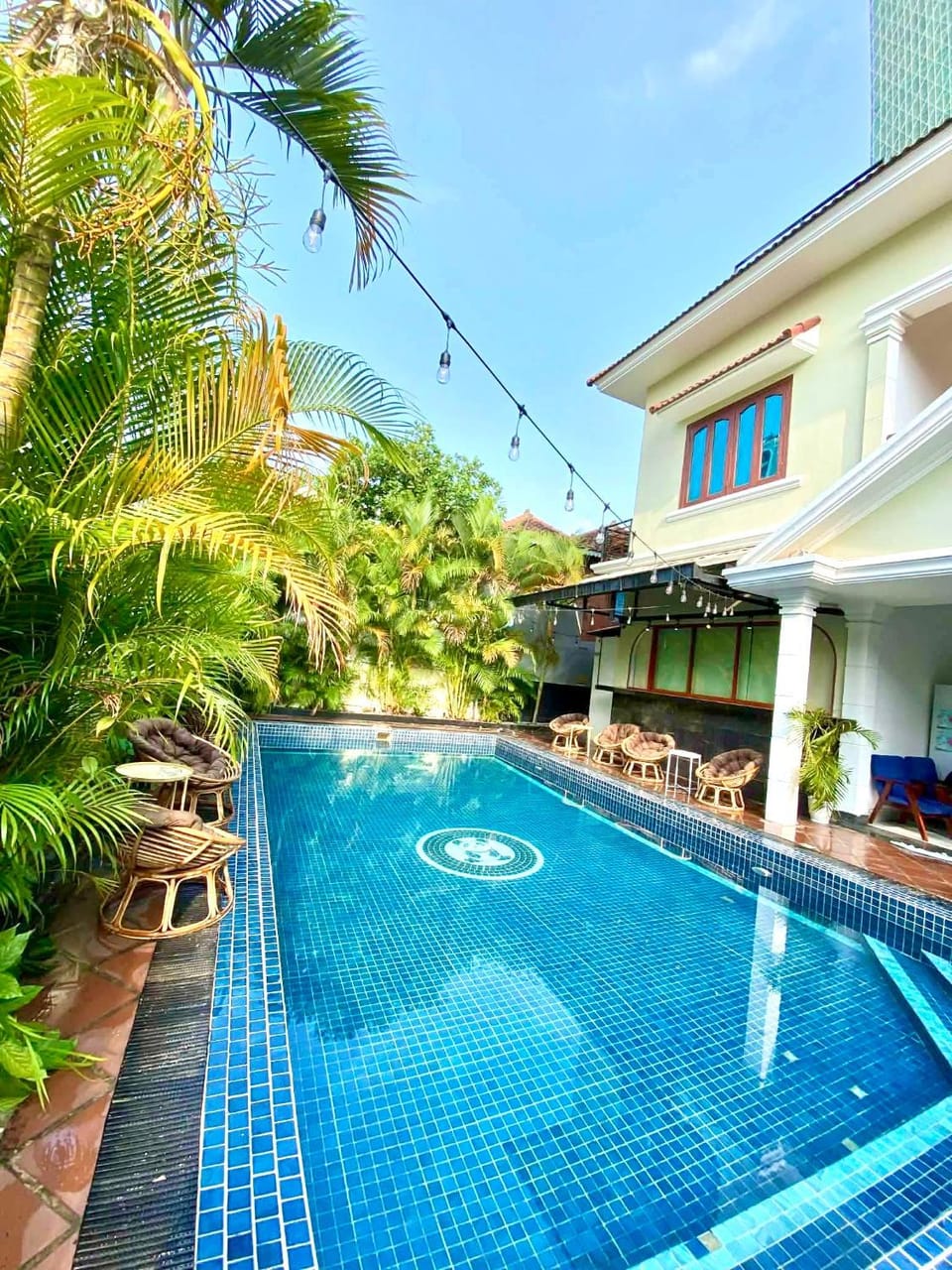 Swimming pool, sunbed