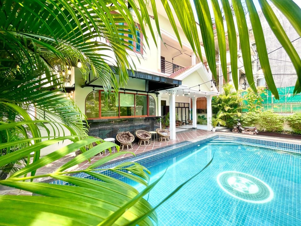 Garden view, Swimming pool, sunbed