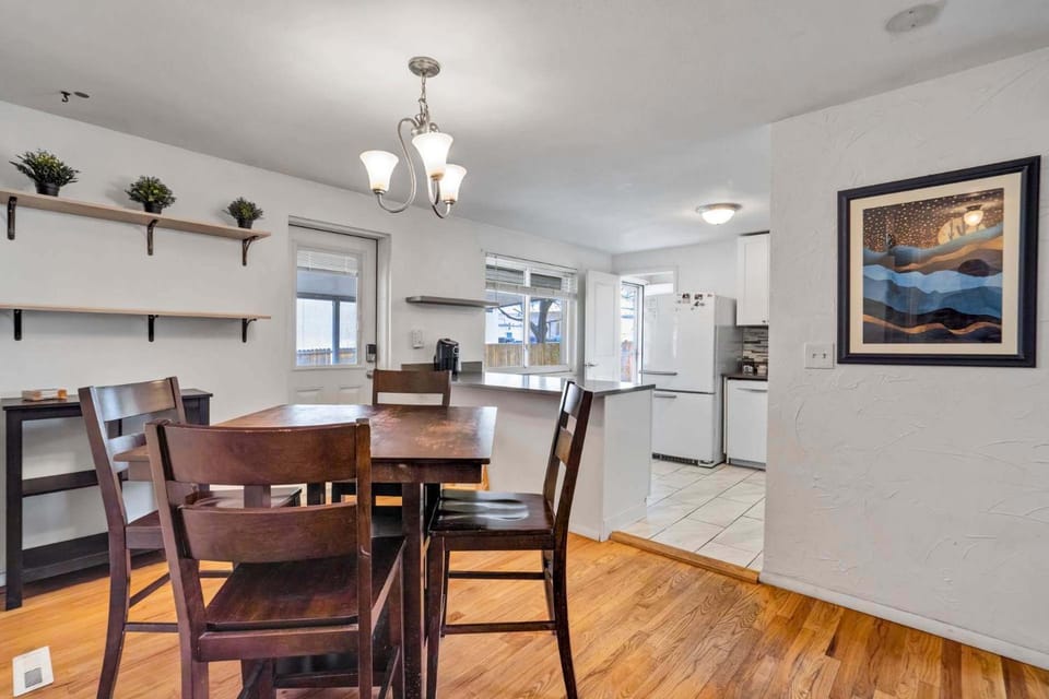 Spacious 3BR Home Sleeps 6 Near Denver&Red Rocks House in Arvada