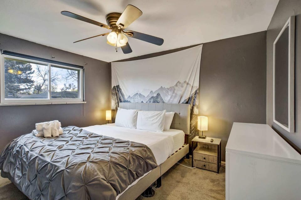 Spacious 3BR Home Sleeps 6 Near Denver&Red Rocks House in Arvada