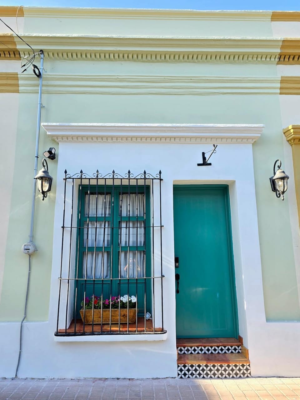Facade/entrance