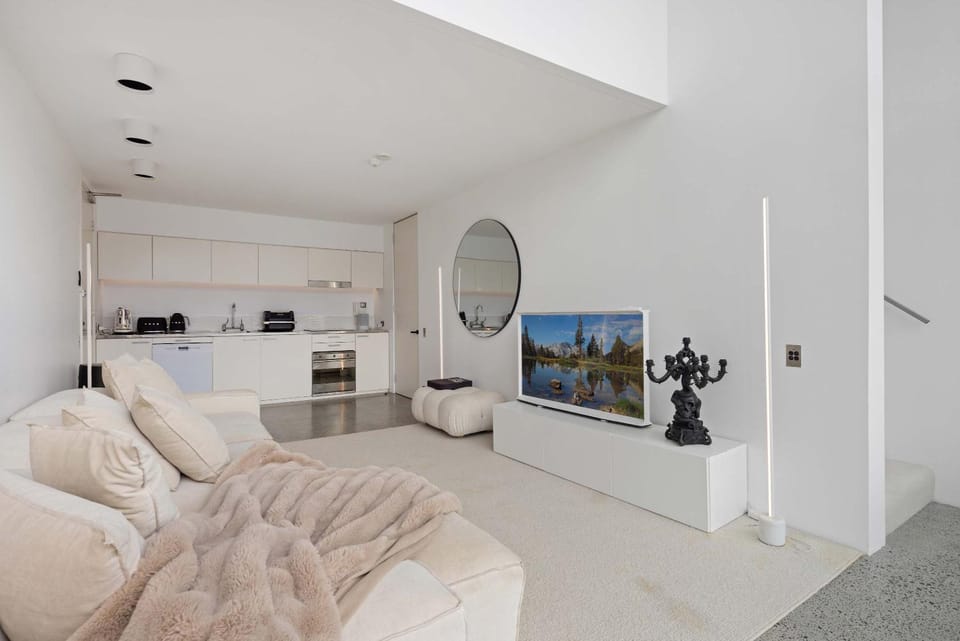 Modern Stay with Skyline Views in Darlinghurst Apartment in Surry Hills