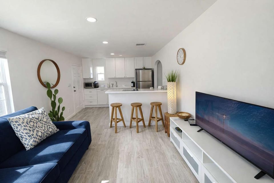 New Modern 1BR w Parking Steps to Bay & Boardwalk Apartment in Mission Beach