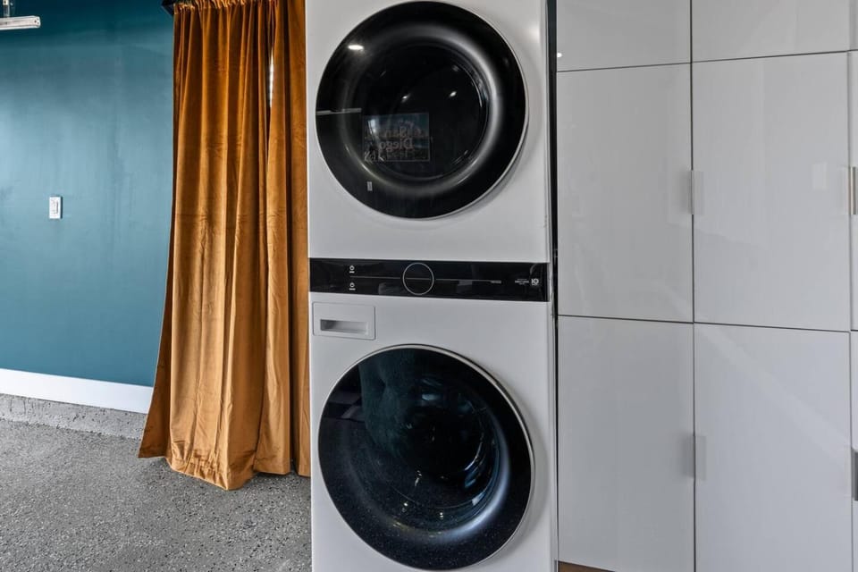 Pixel Palace • Gamerooom • Spa • Sleeps 16 • AC • House in Mira Mesa