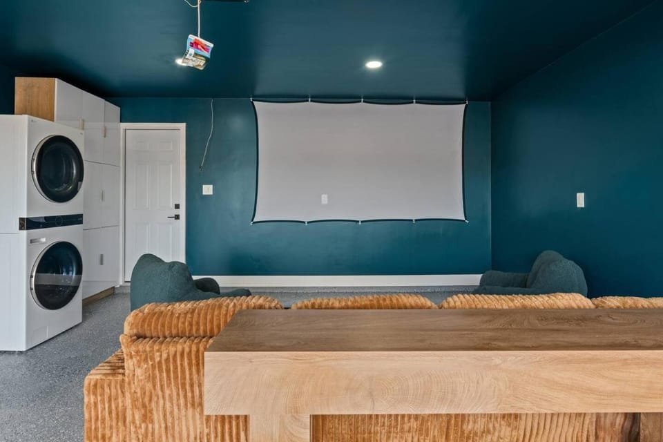 Pixel Palace • Gamerooom • Spa • Sleeps 16 • AC • House in Mira Mesa
