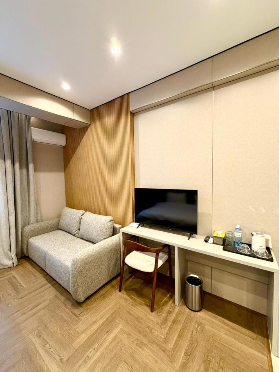 TV and multimedia, Coffee/tea facilities, Seating area, Dining area, air conditioner