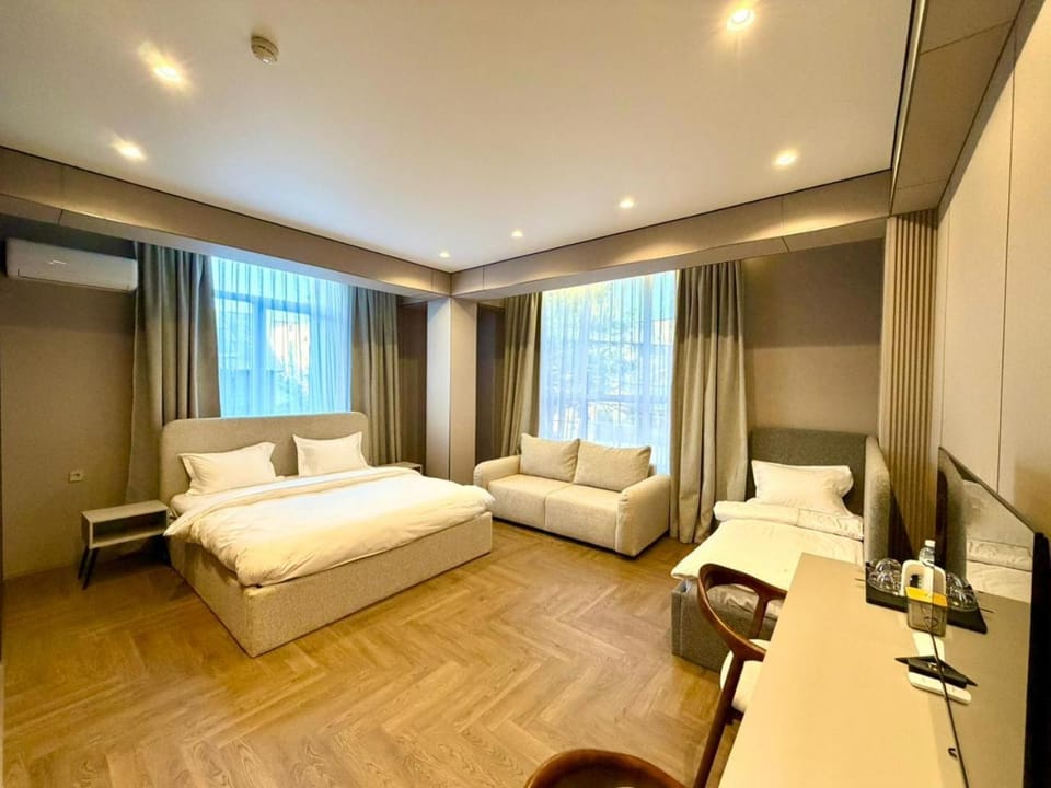 Bed, TV and multimedia, Seating area, Bedroom, air conditioner