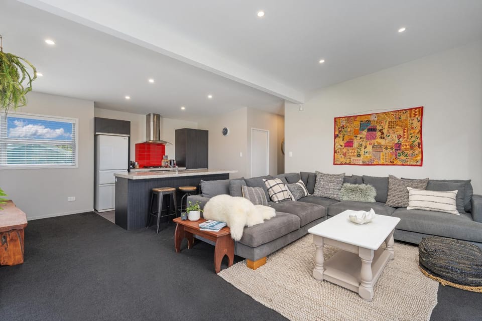 Kitchen or kitchenette, Living room, Dining area, pet friendly