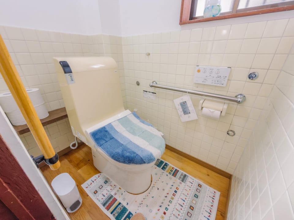 Toilet, bidet