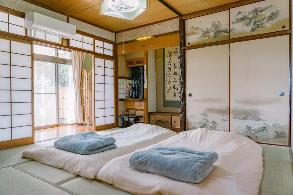 Photo of the whole room, Bedroom
