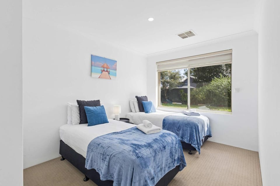 Family Retreat Near Swan Valley and Wildlife Park House in Henley Brook