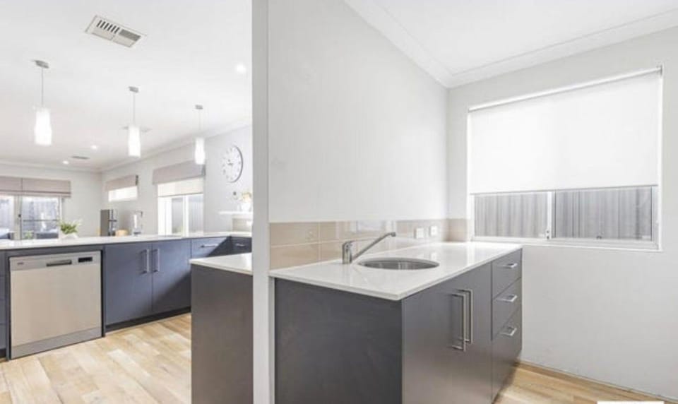 Family Stay Near Wineries & Cuddly Animal Farm House in Henley Brook