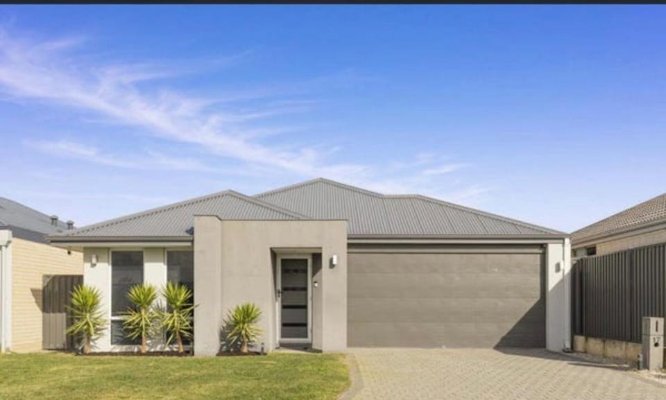Family Stay Near Wineries & Cuddly Animal Farm House in Henley Brook