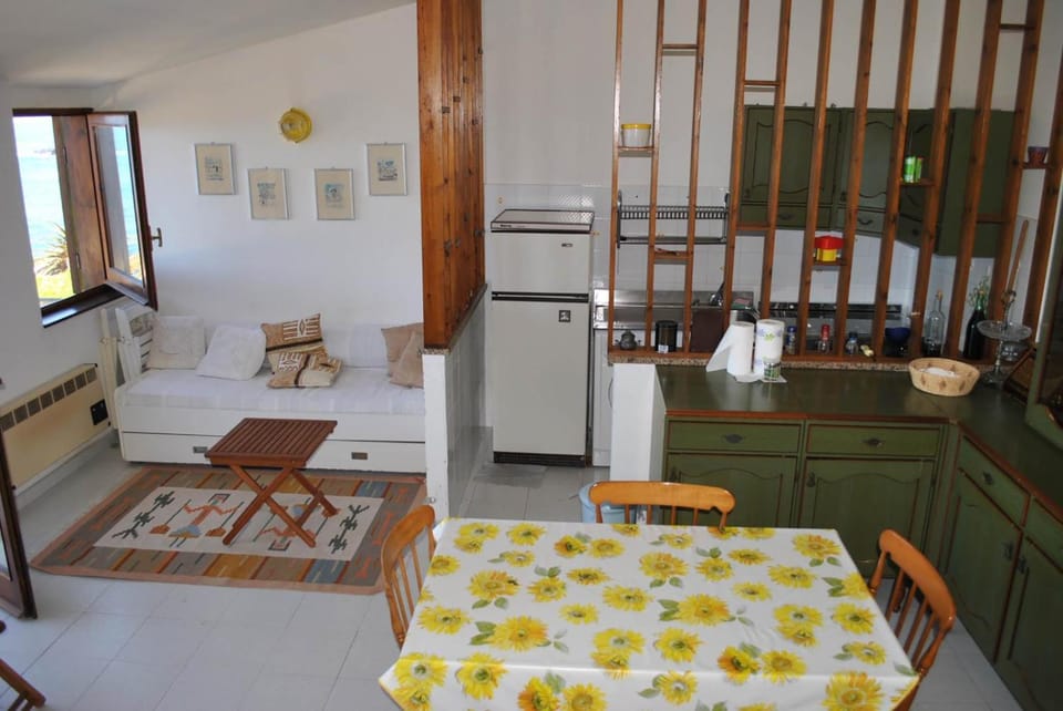 Living room, Seating area, Dining area, kitchen