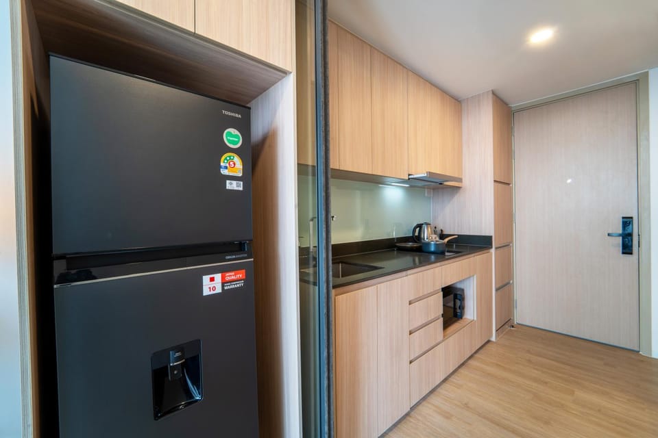 5 Star Luminous Sukhumvit Infinity Pool Gym Sauna Apartment in Bangkok