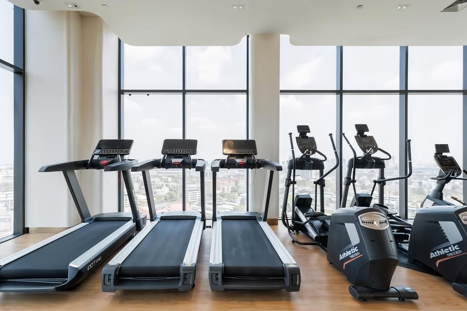 5 Star Luminous Sukhumvit Infinity Pool Gym Sauna Apartment in Bangkok