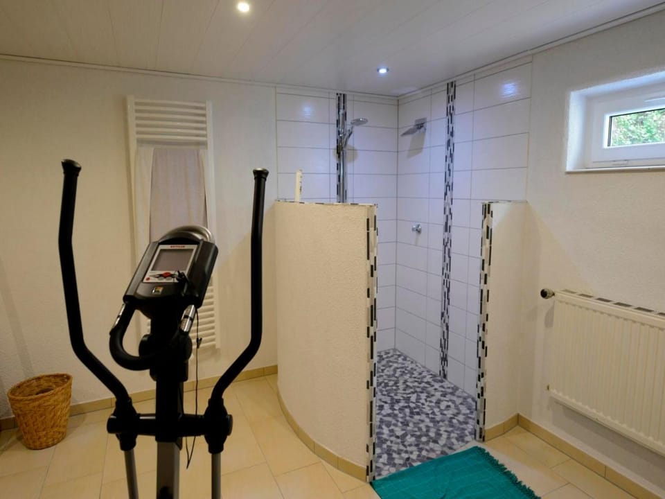 Shower, Fitness centre/facilities
