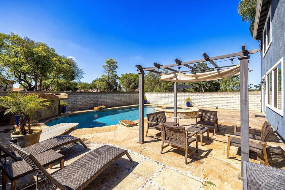 Property building, Patio, Spring, Day, Natural landscape, Living room, Seating area, Pool view, Swimming pool, sunbed
