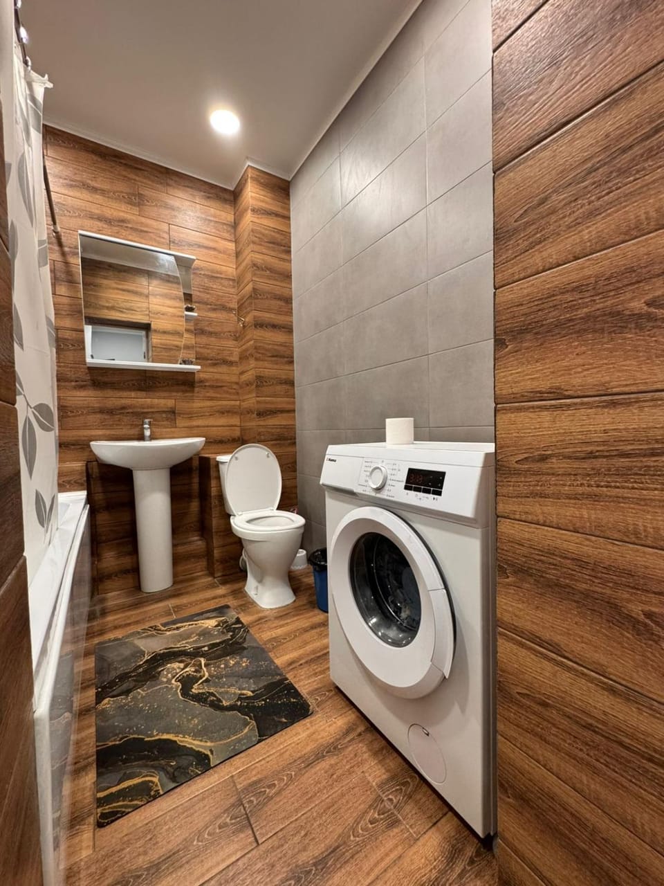 Апартамент на нижнем этаже Apartment in Almaty