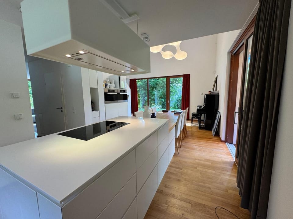 Seating area, Dining area, oven, stove, kitchen