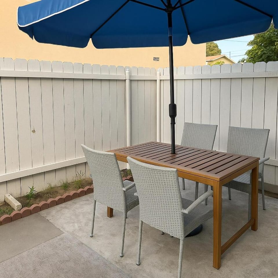 2 King Beds, AC in Each Room, Surf City TownHouse Apartment in Huntington Beach
