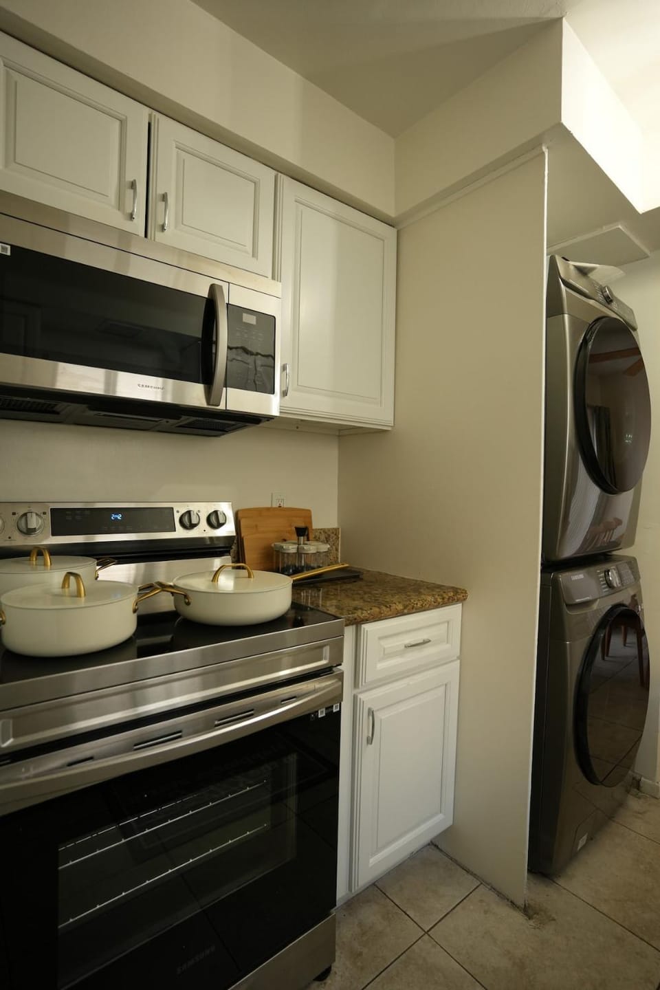 2 King Beds, AC in Each Room, Surf City TownHouse Apartment in Huntington Beach