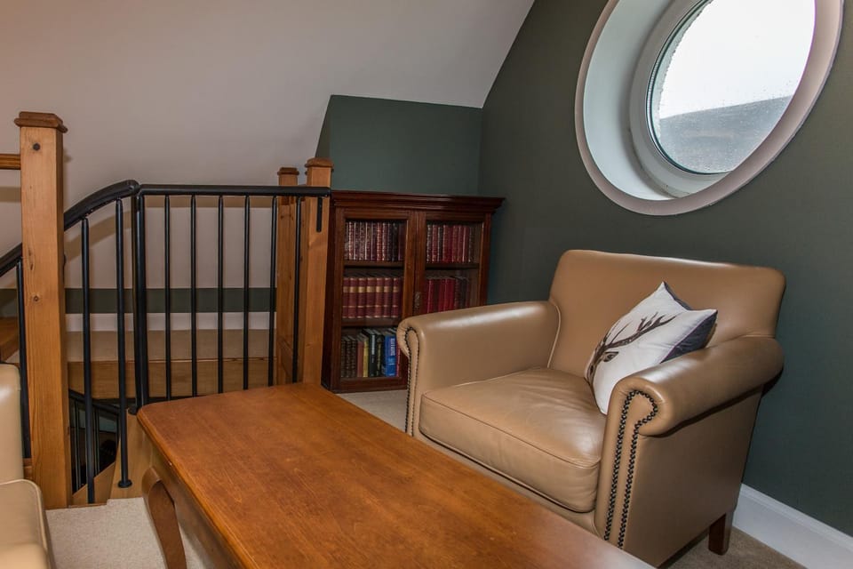 Library, Balcony/Terrace, Living room