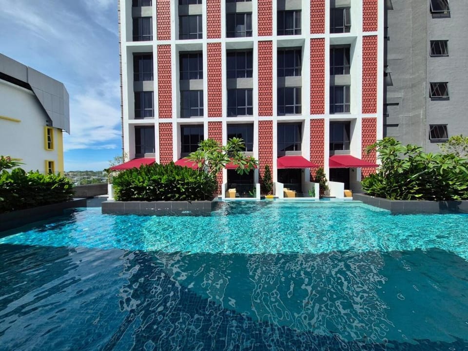 Swimming pool, Swimming pool