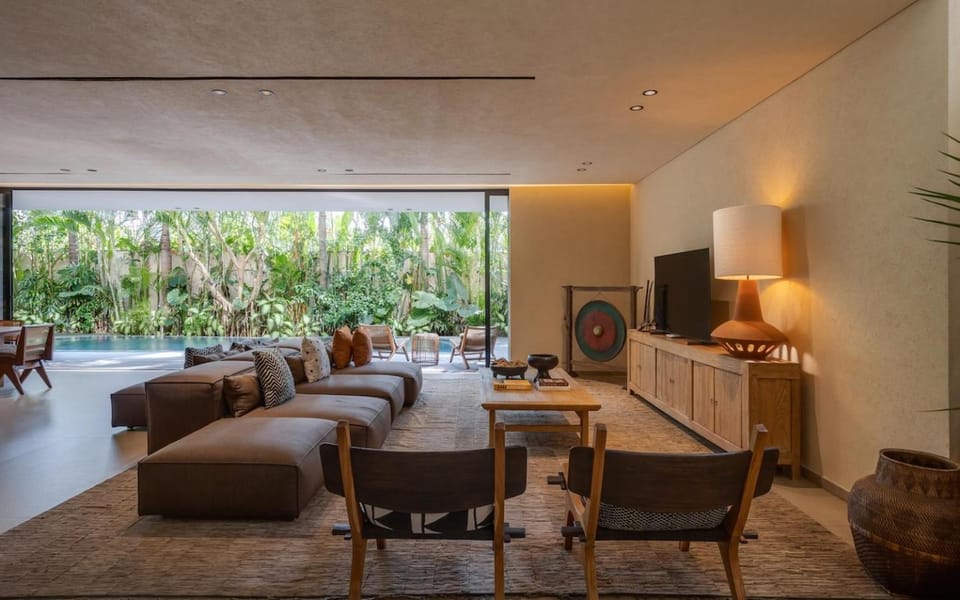 Luxury 4BR Villa in Berawa Walk to Beach and Beach Clubs Villa in North Kuta