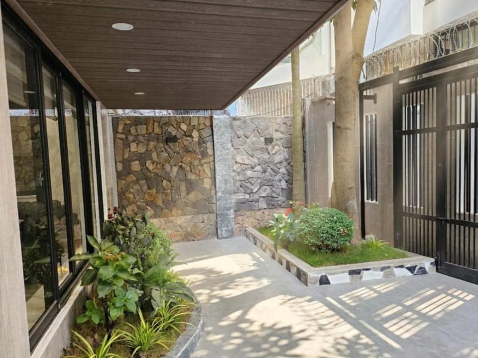 Property building, Patio, Garden, Balcony/Terrace, Garden view, Quiet street view, Inner courtyard view