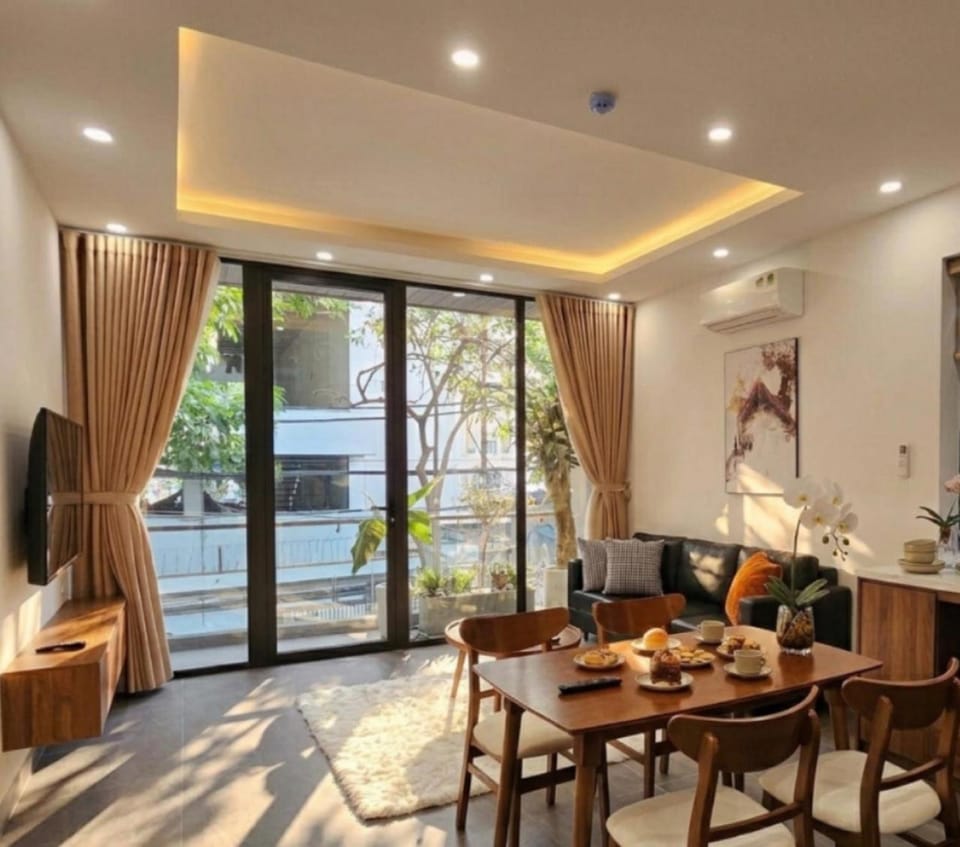 Communal lounge/ TV room, TV and multimedia, Living room, Seating area, air conditioner