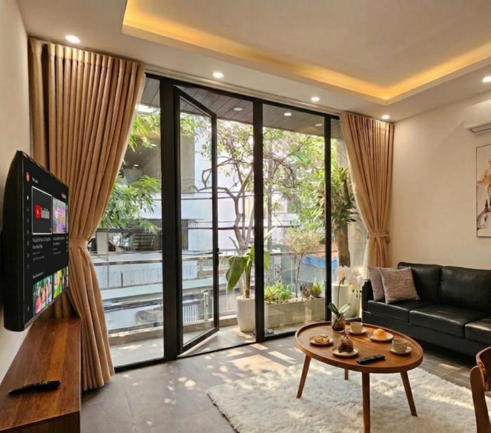 Communal lounge/ TV room, TV and multimedia, View (from property/room), Balcony/Terrace, Living room, Seating area