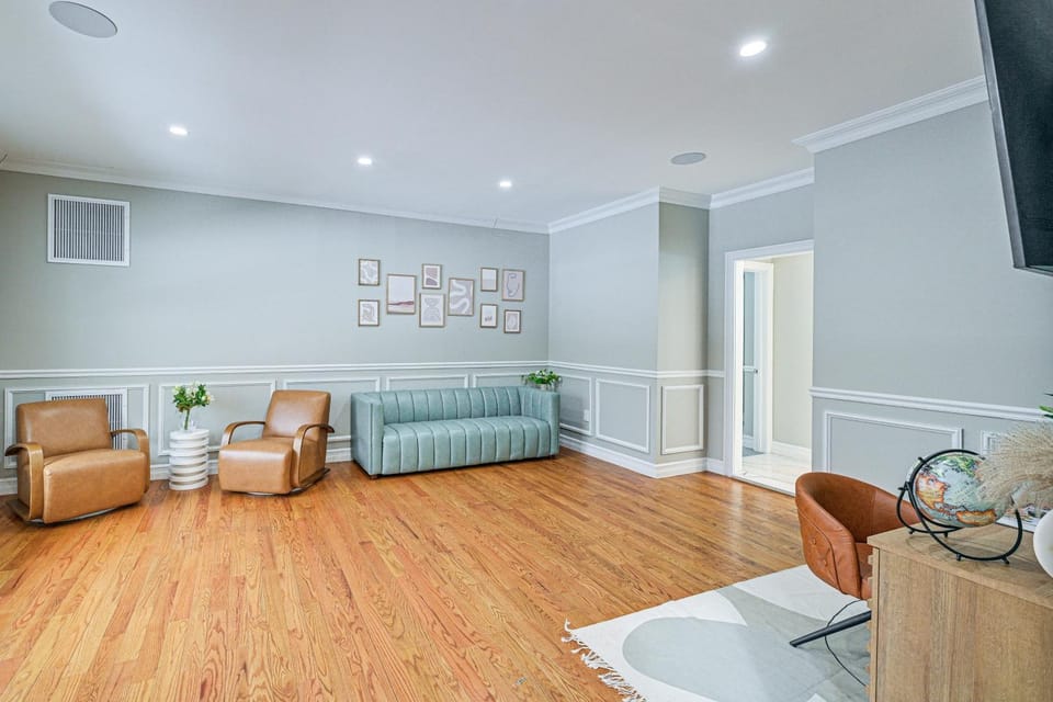Game Room, Hot Tub! Family Getaway in Bayshore House in Bay Shore