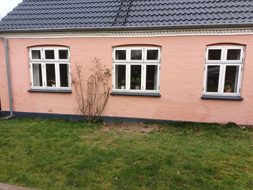 værelse og stue Apartment in Central Denmark Region